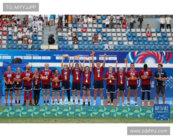 成都飞盘队在攀岩联赛中以65分稳居积分榜首位